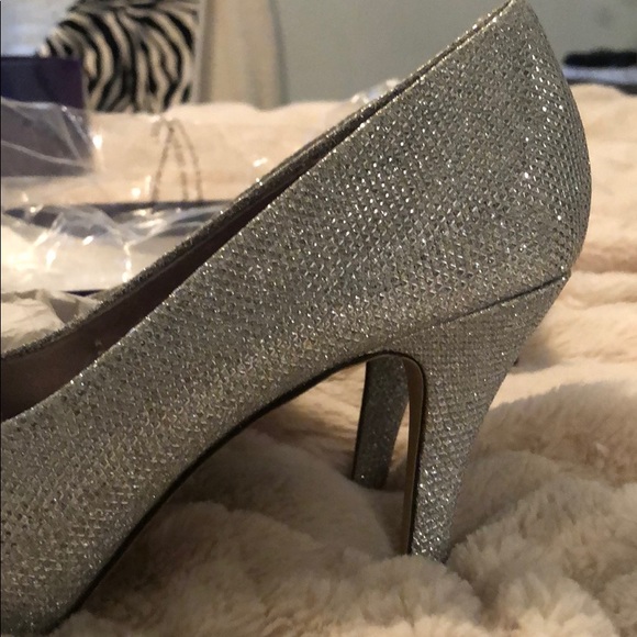 Silver heels - Picture 4 of 5